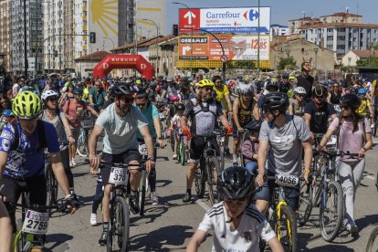 Miles de personas participaron en la XXIII edición del Día de la Bici organizado por Fundación Candeal- Proyecto Hombre.