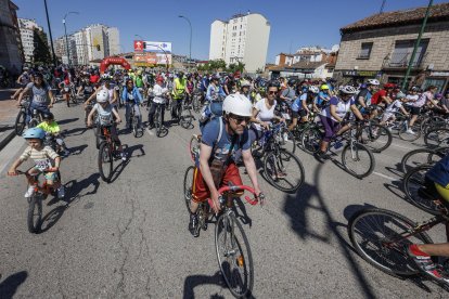 Miles de personas participaron en la XXIII edición del Día de la Bici organizado por Fundación Candeal- Proyecto Hombre.