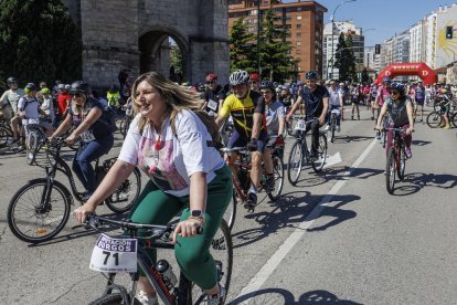 Miles de personas participaron en la XXIII edición del Día de la Bici organizado por Fundación Candeal- Proyecto Hombre.