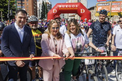 Miles de personas participaron en la XXIII edición del Día de la Bici organizado por Fundación Candeal- Proyecto Hombre.
