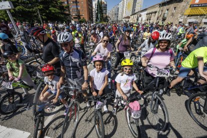 Miles de personas participaron en la XXIII edición del Día de la Bici organizado por Fundación Candeal- Proyecto Hombre.