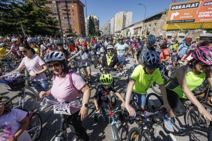 Miles de personas participaron en la XXIII edición del Día de la Bici organizado por Fundación Candeal- Proyecto Hombre.
