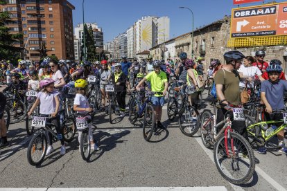 Miles de personas participaron en la XXIII edición del Día de la Bici organizado por Fundación Candeal- Proyecto Hombre.