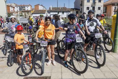 Miles de personas participaron en la XXIII edición del Día de la Bici organizado por Fundación Candeal- Proyecto Hombre.
