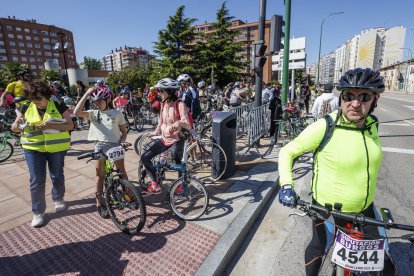 Miles de personas participaron en la XXIII edición del Día de la Bici organizado por Fundación Candeal- Proyecto Hombre.