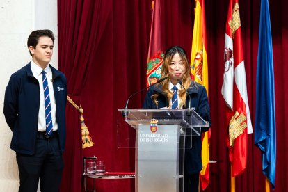 La primera promoción de estudiantes del Grado de Piloto Comercial de la UBU están listos para comandar un avión de pasajeros o mercancías.