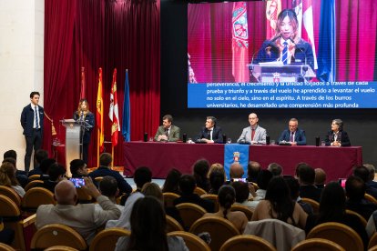La primera promoción de estudiantes del Grado de Piloto Comercial de la UBU están listos para comandar un avión de pasajeros o mercancías.