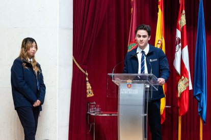 La primera promoción de estudiantes del Grado de Piloto Comercial de la UBU están listos para comandar un avión de pasajeros o mercancías.