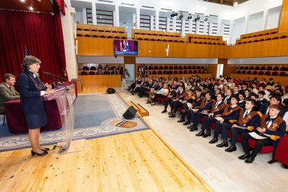 La primera promoción de estudiantes del Grado de Piloto Comercial de la UBU están listos para comandar un avión de pasajeros o mercancías.