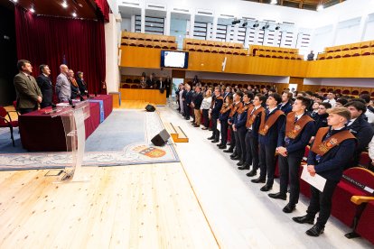 La primera promoción de estudiantes del Grado de Piloto Comercial de la UBU están listos para comandar un avión de pasajeros o mercancías.