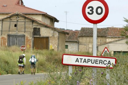 Entrada a la localidad de Atapuerca.
