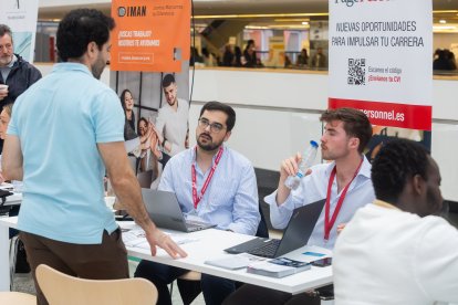 Más de 90 empresas participaron en la Feria de Empleo ofreciendo un millar de puestos de trabajo.