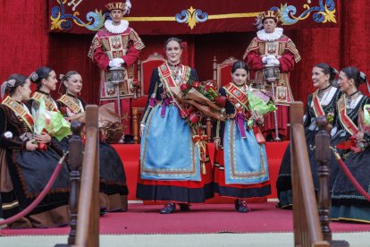 Instante del acto de proclamación de las reinas y damas 2025.