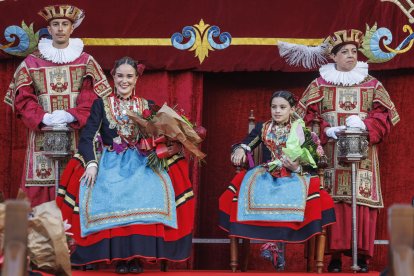 Instante del acto de proclamación de las reinas y damas 2025.