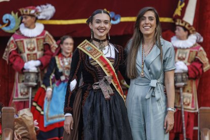 Instante del acto de proclamación de las reinas y damas 2025.