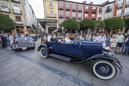 Instante del acto de proclamación de las reinas y damas 2025.