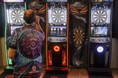 El bar cuenta con seis dianas Radical Phoenix.