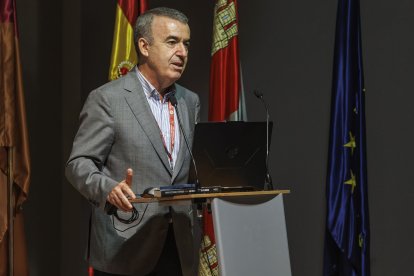 Lorenzo Silva, durante la jornada 'La Guardia Civil a través de la fotografía histórica'.