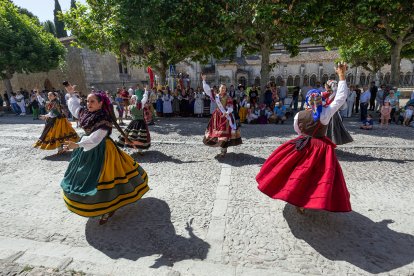 Celebración del Curpillos en los alrededores del Monasterio de las Huelgas.