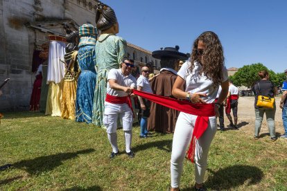 Celebración del Curpillos en los alrededores del Monasterio de las Huelgas.
