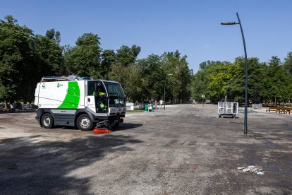 Limpieza del paseo de La Quinta después del Curpillos.