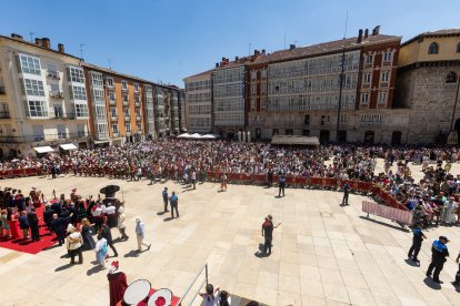 Imagen del canto del Himno a Burgos.