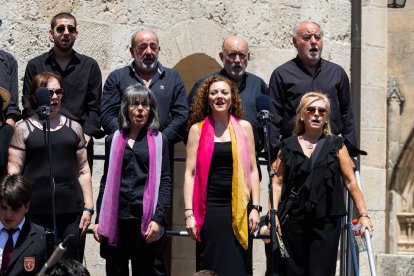 Imagen del canto del Himno a Burgos.