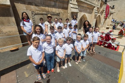 Imagen del canto del Himno a Burgos.