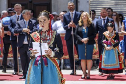 Instante de la Ofrenda Floral 2025.