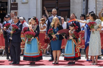 Instante de la Ofrenda Floral 2025.