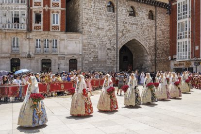 Instante de la Ofrenda Floral 2025.