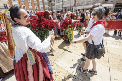 Instante de la Ofrenda Floral 2025.