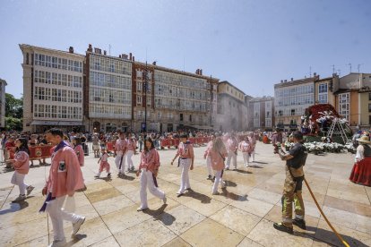 Instante de la Ofrenda Floral 2025.