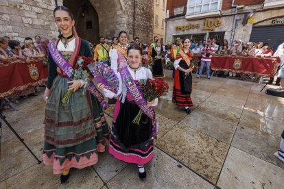 Instante de la Ofrenda Floral 2025.