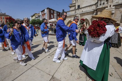 Instante de la Ofrenda Floral 2025.
