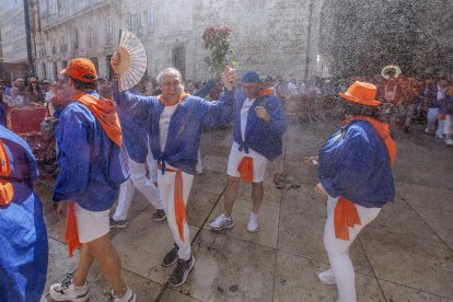 Instante de la Ofrenda Floral 2025.