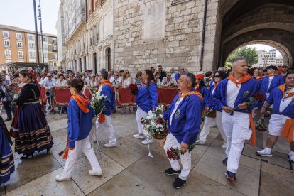 Instante de la Ofrenda Floral 2025.