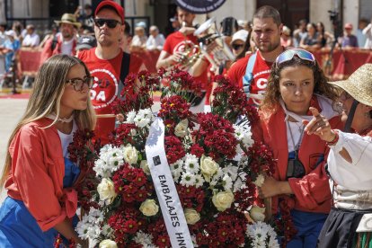 Instante de la Ofrenda Floral 2025.
