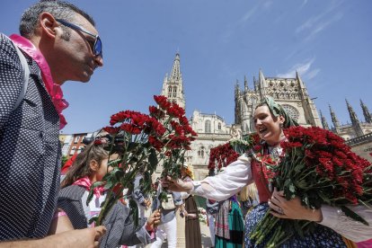 Instante de la Ofrenda Floral 2025.