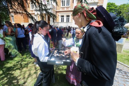 El Ayuntamiento celebra la tradicional recepción en el Palacio de la Isla.