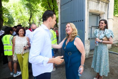 El Ayuntamiento celebra la tradicional recepción en el Palacio de la Isla.
