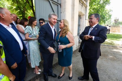 El Ayuntamiento celebra la tradicional recepción en el Palacio de la Isla.