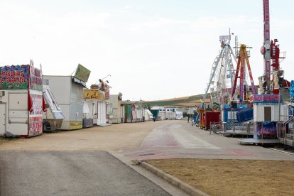 Imágenes de una feria cerrada en forma de protesta para no volver a la calle Laredo el próximo año.