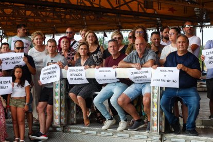 Imágenes de una feria cerrada en forma de protesta para no volver a la calle Laredo el próximo año.