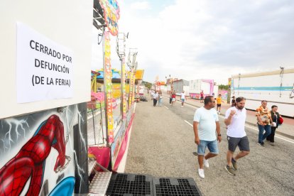 Imágenes de una feria cerrada en forma de protesta para no volver a la calle Laredo el próximo año.