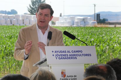 El presidente de la Junta de Castilla y León, Alfonso Fernández Mañueco, presenta medidas de apoyo al sector agrario de la Comunidad