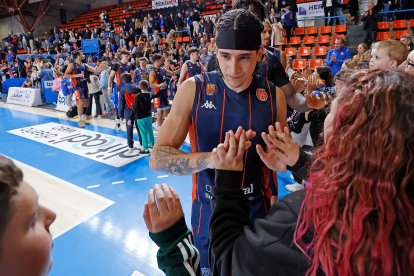 La afición construyó una gran conexión con el base brasileño.