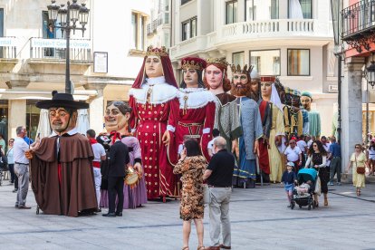 Último pasacalles de los Gigantillos, Gigantones y Danzantes en las fiestas de San Pedro 2025.