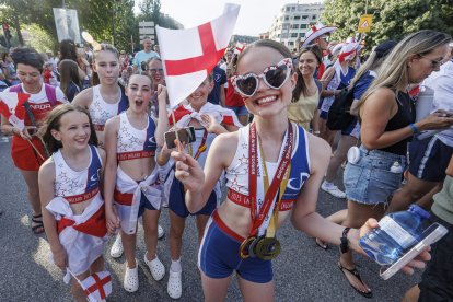 Desfile de los bailarines de 51 países que se concentran estos días en Burgos