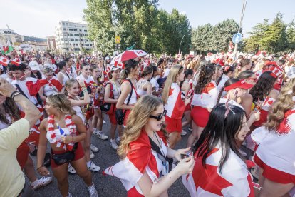 Desfile de los bailarines de 51 países que se concentran estos días en Burgos